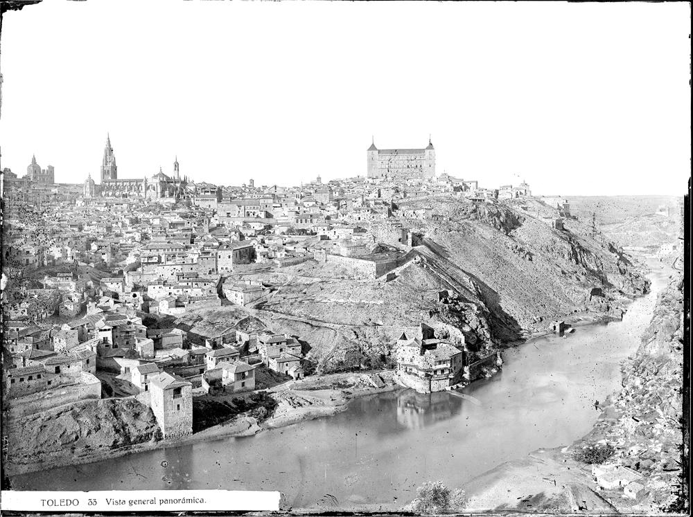 J. Laurent y Cía. Vista panorámica de Toledo desde la Virgen del Valle. h. 1875. Fototeca IPCE (VN3007).