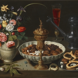 Bodegón con flores, copa de plata dorada, almendras, frutos secos, dulces, panecillos, vino y jarra de peltre